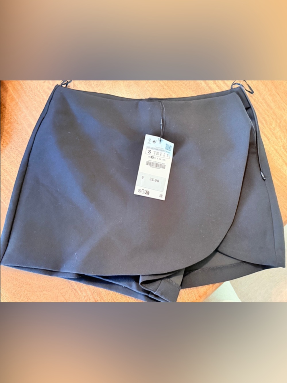 Zara Women’s Black Skort Skirt Shorts NWT Size Small Zip Side